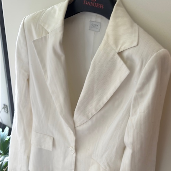 Suzy Shier White Blazer for Women - Picture 2 of 3